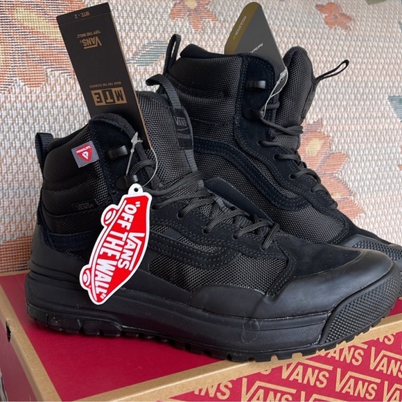 Vans WMNS Ultrarange Exo
Black/Black
Sneakers MTE Boots VN0A4BVSBKA - Picture 11 of 16